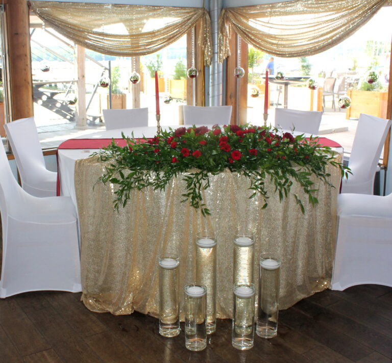 obrus złoty cekinowy