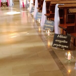 tabliczki z hymnem miłości